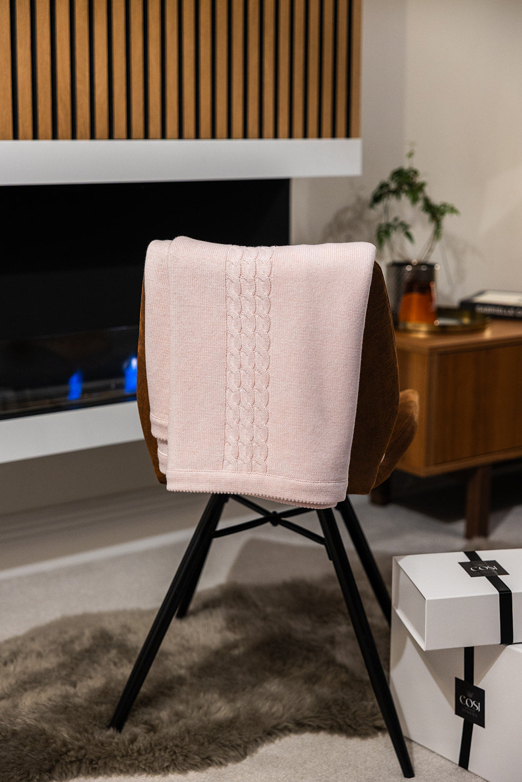 Merino Blend Knitted Cable Plain Throw- Pink delicacy